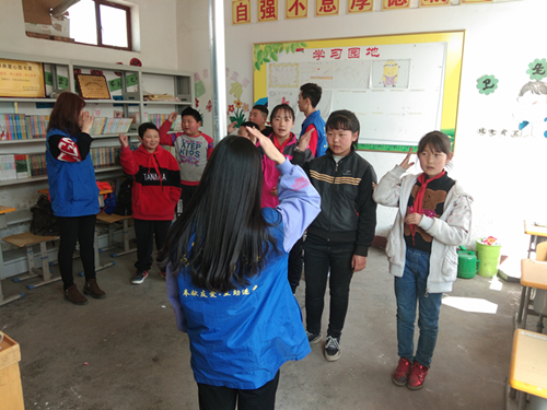 我院青年志愿者协会于2019年3月15日前往范家营小学举办雷锋日系列活动