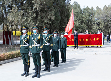 “缅怀戍边英雄，弘扬爱国精神”祭祀扫墓活动