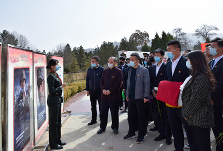 “缅怀戍边英雄，弘扬爱国精神”祭祀扫墓活动