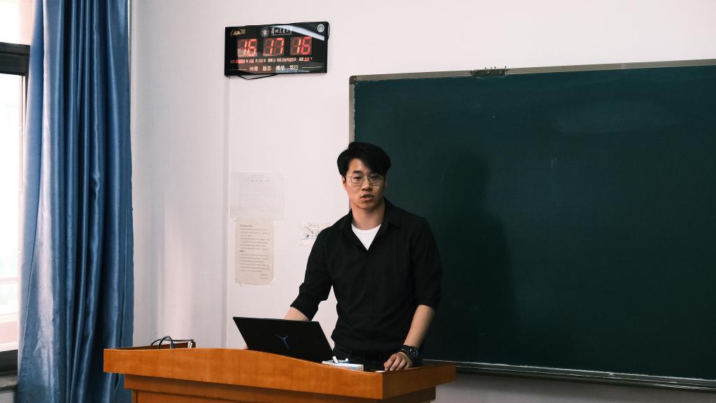 教师：肖世文