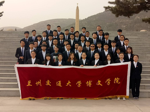 我院团委举行“缅怀先烈，砥砺前行”——清明祭扫活动